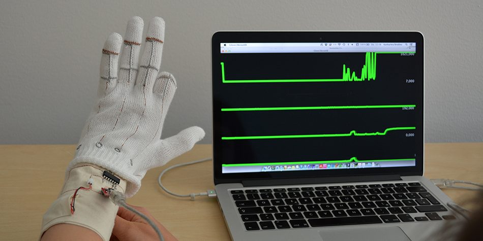 Performance test for the first sensor glove prototype
